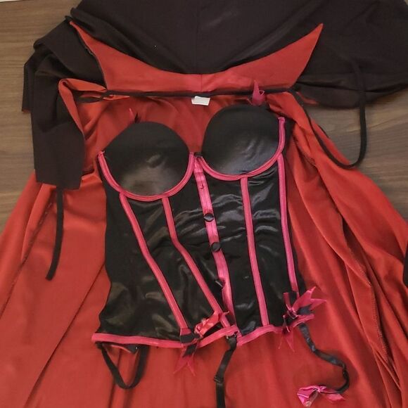 Vampire Cape and Corset /Bustier - Picture 1 of 6